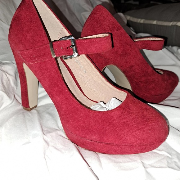 NEW JUMIX Europe - Rich Red Suede 4 inch pumps SZ 38 EU /7 US - Picture 2 of 8